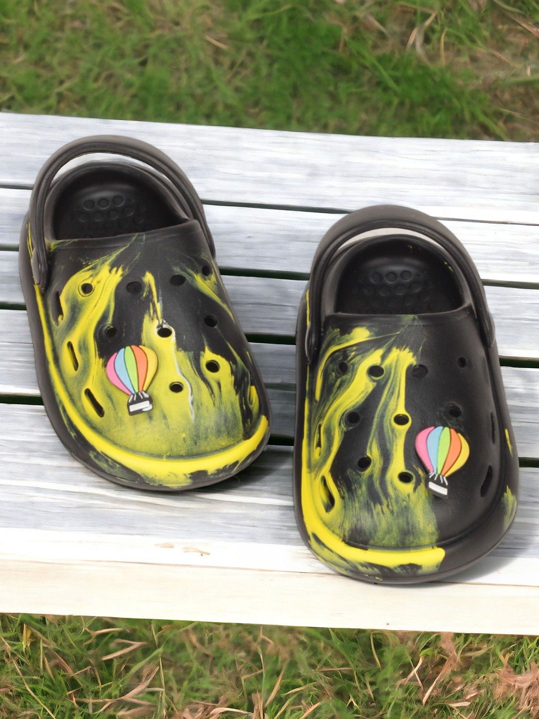 

Lil Lollipop Kids Printed Anti Slip Clogs, Black