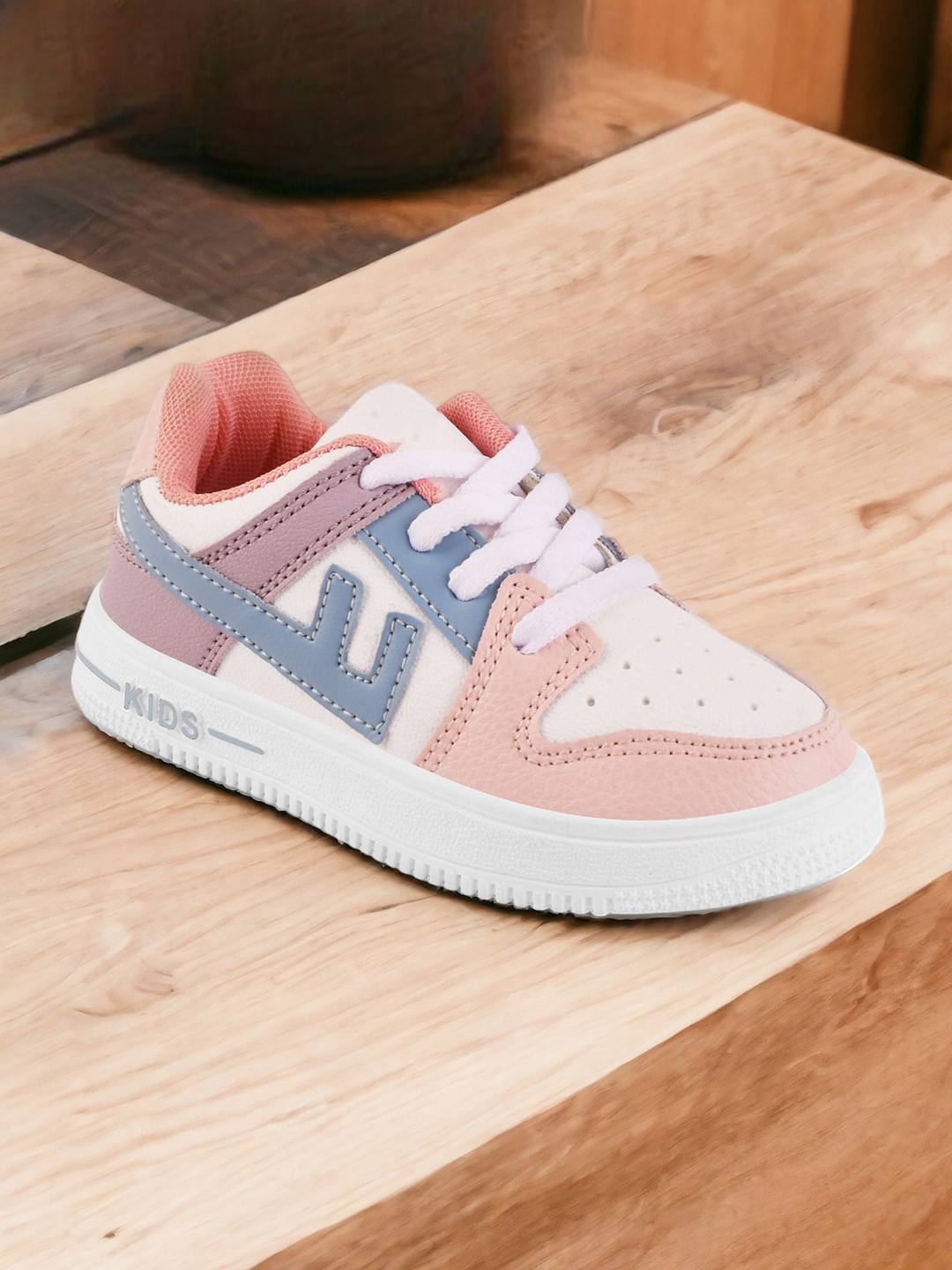 

Lil Lollipop Kids Colourblocked Round Toe Lightweight Sneakers, Pink