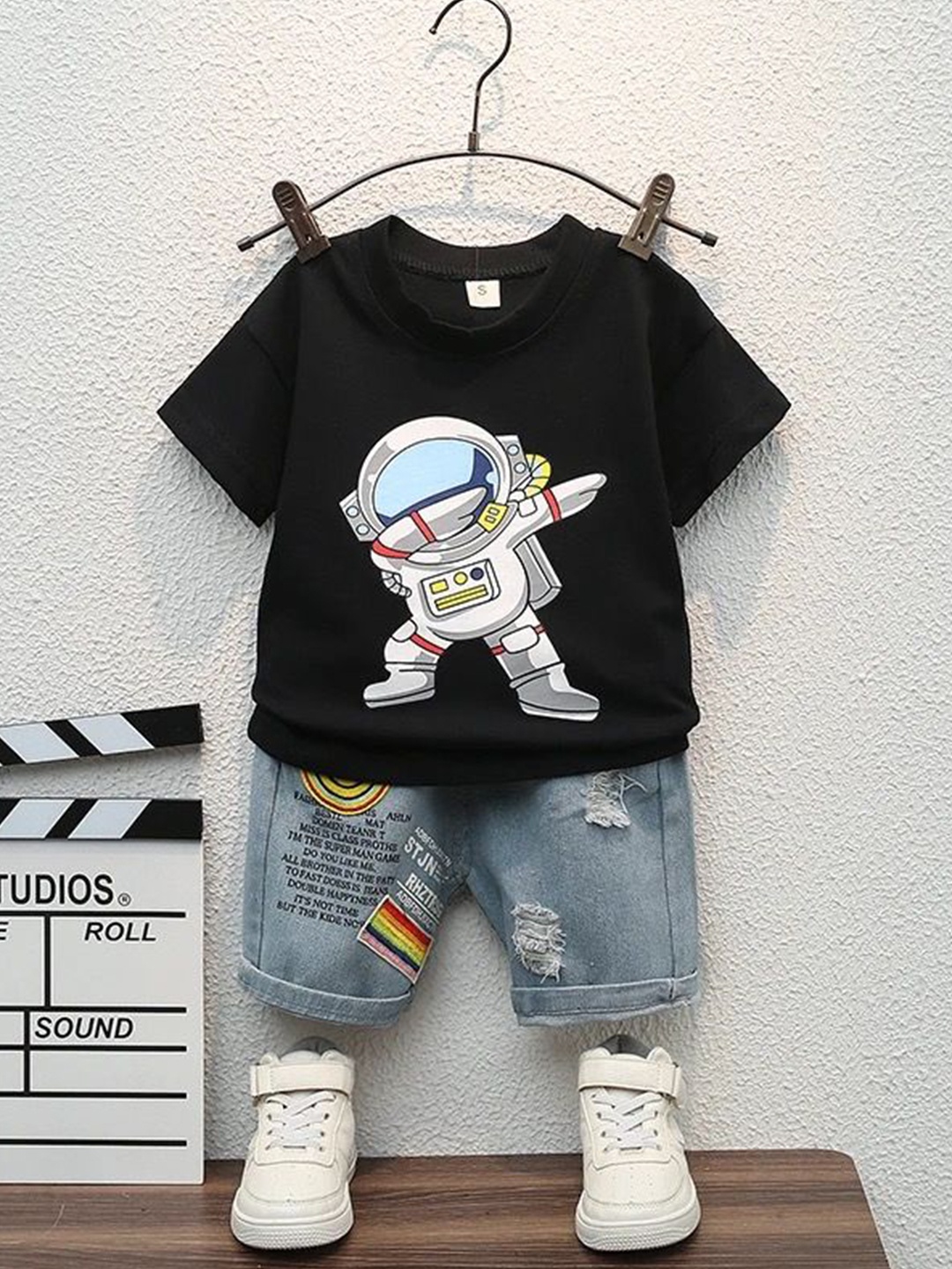 

TrendyKid Boys Round Neck Printed T-shirt with Trousers, Black