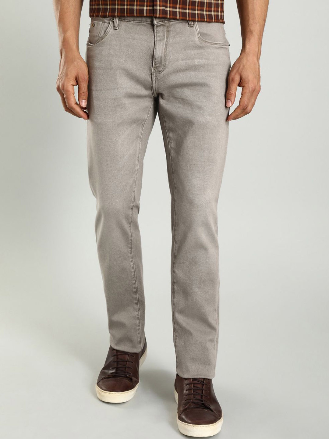 

Indian Terrain Men Brooklyn Slim Fit Heavy Fade Stretchable Jeans, Beige