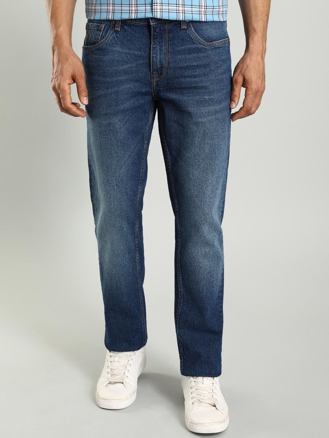 

Indian Terrain Men Brooklyn Slim Fit Clean Look Light Fade Whiskers Stretchable Jeans, Blue