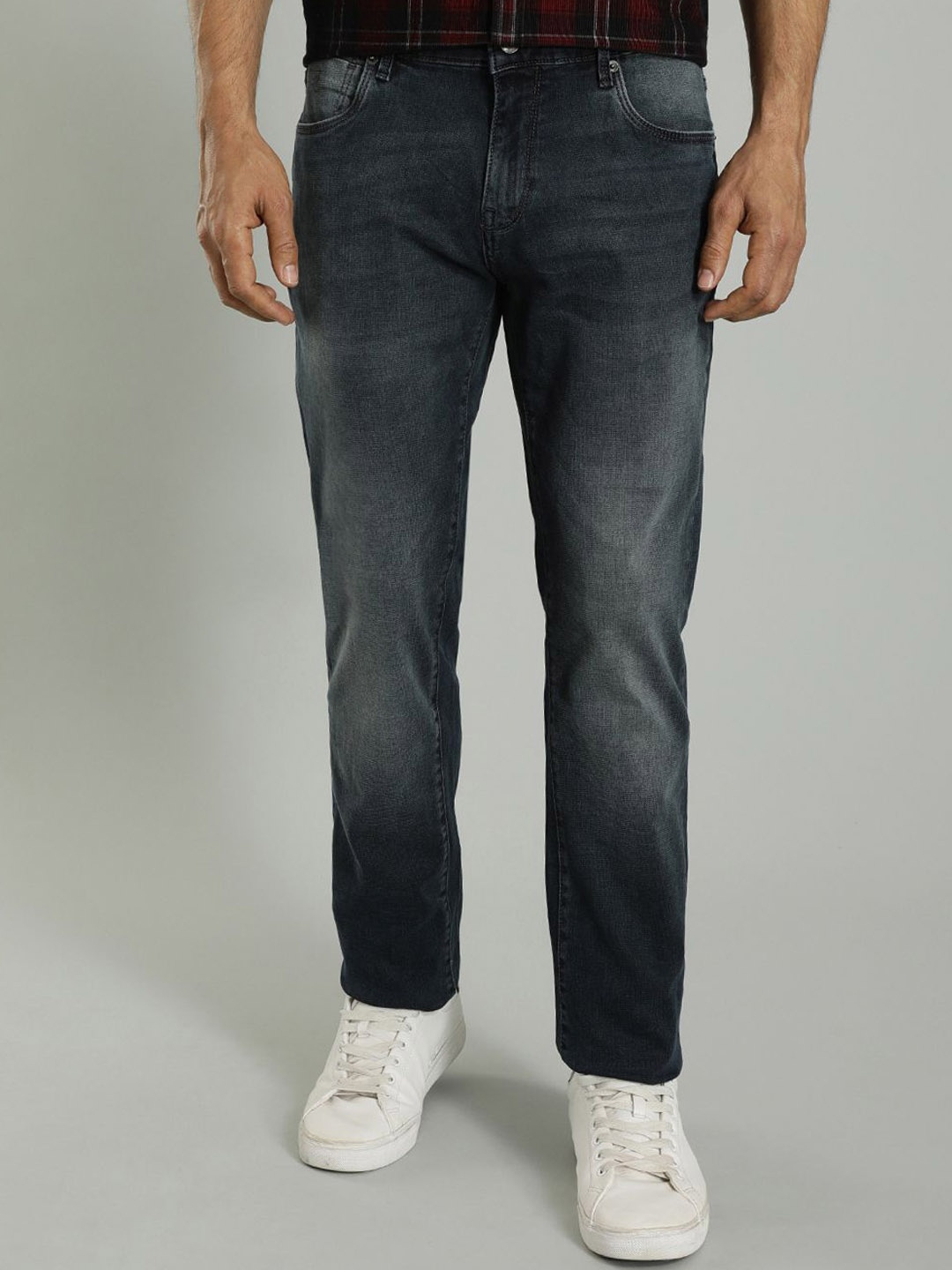 

Indian Terrain Men Brooklyn Slim Fit Mid Rise Clean Look Light Fade Stretchable Jeans, Blue