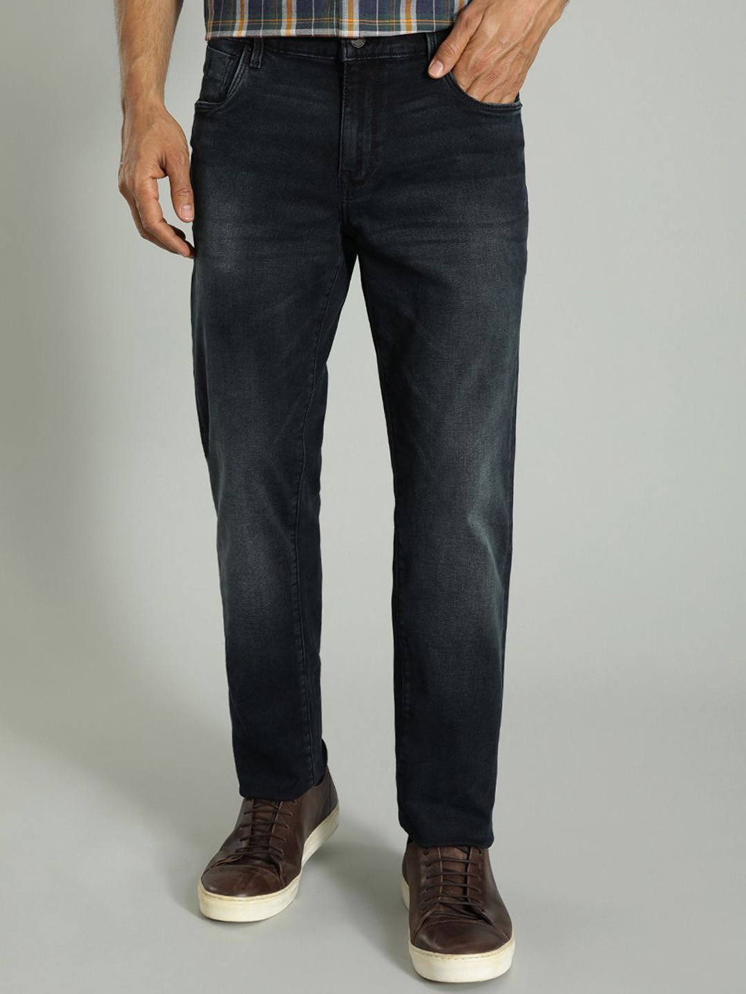 

Indian Terrain Men Brooklyn Slim Fit Heavy Fade Stretchable Jeans, Navy blue