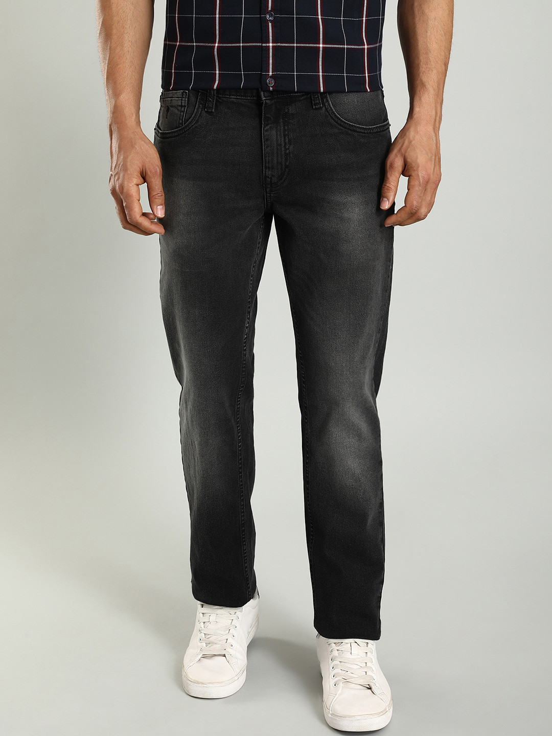 

Indian Terrain Men Brooklyn Tapered Fit Mid-Rise Heavy Fade Clean Look Stretchable Jeans, Black