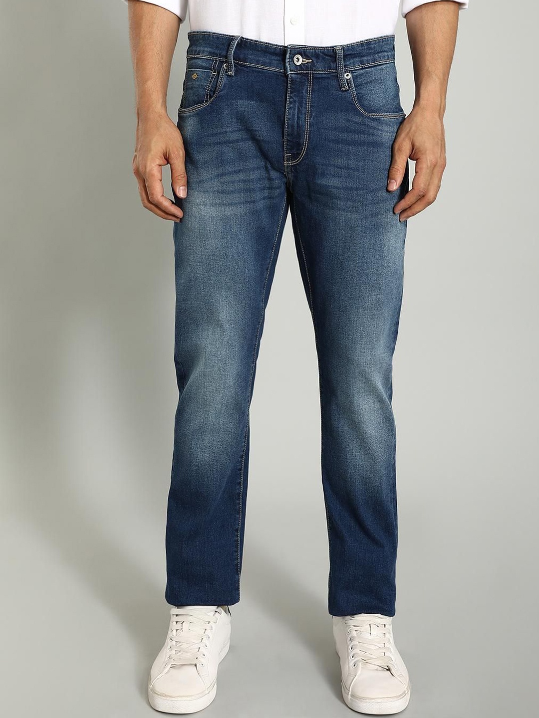 

Indian Terrain Men Jean Tapered Fit Mid-Rise Clean Look Light Fade Stretchable Jeans, Blue