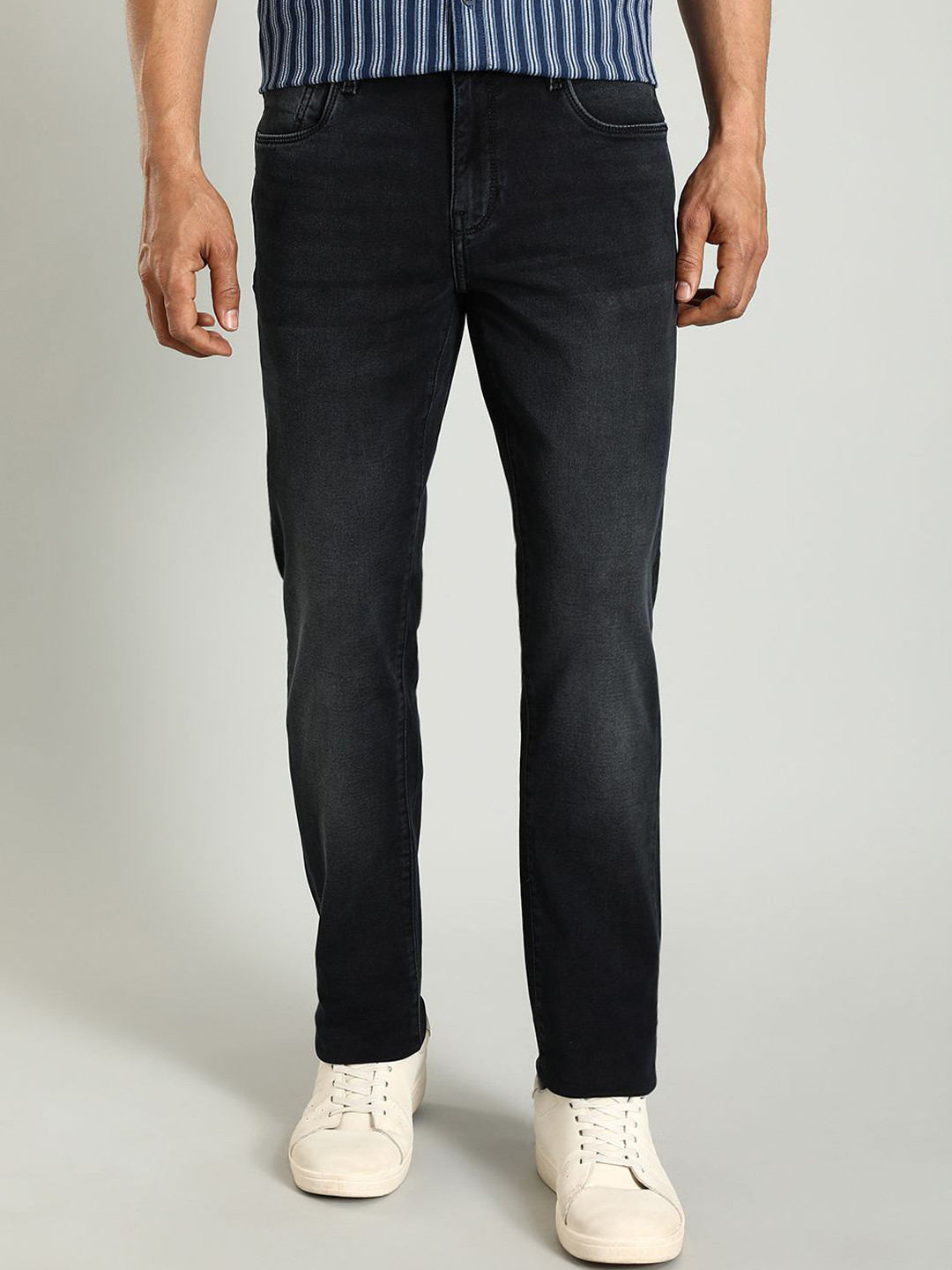 

Indian Terrain Men Brooklyn Slim Fit Clean Look Light Fade Stretchable Jeans, Blue