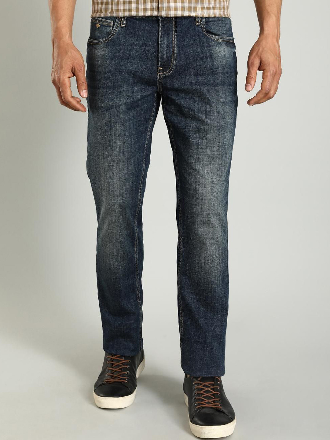 

Indian Terrain Men Brooklyn Slim Fit Mid Rise Clean Look Light Fade Stretchable Jeans, Blue