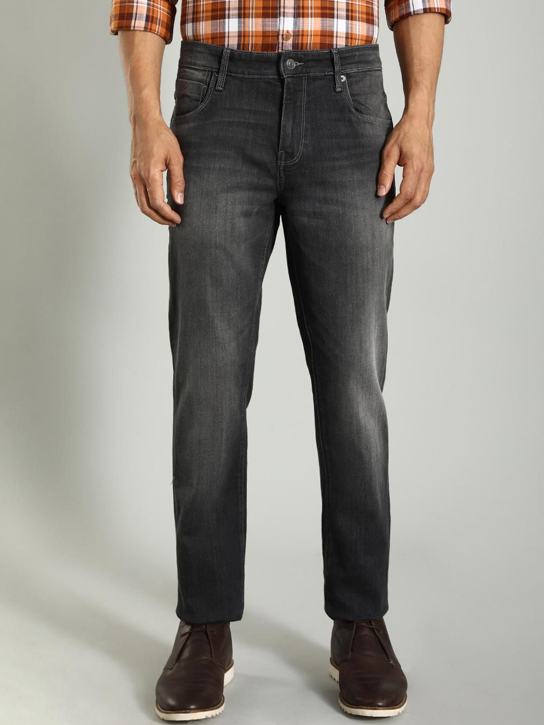 

Indian Terrain Men Brooklyn Slim Fit Light Fade Clean Look Stretchable Jeans, Black