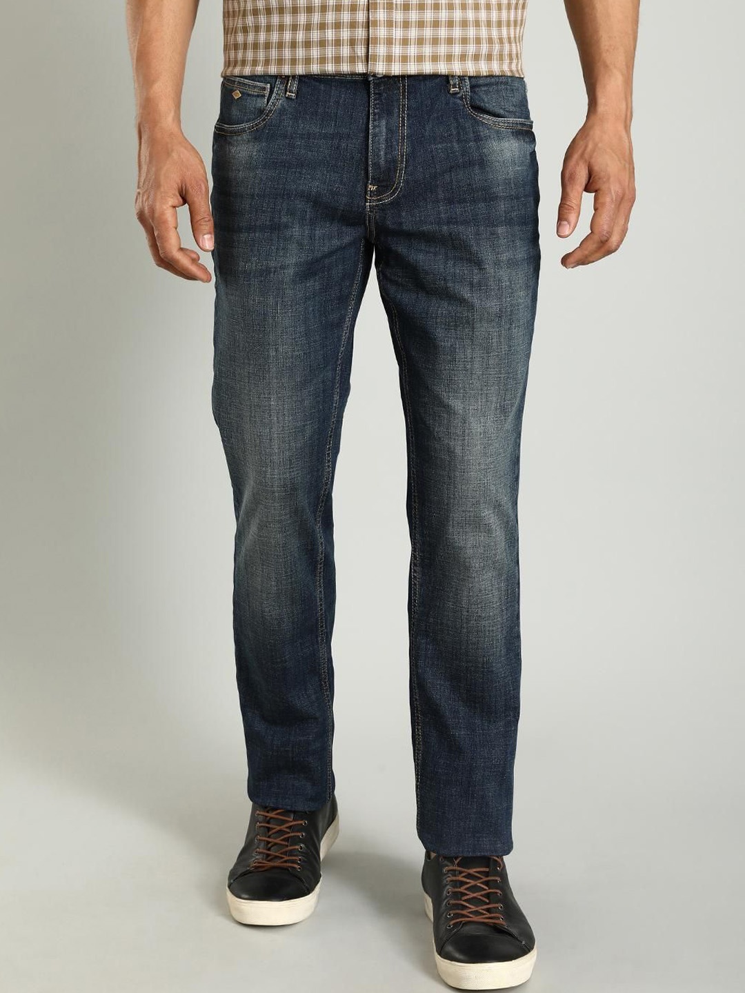 

Indian Terrain Men Brooklyn Slim Fit Clean Look Light Fade Stretchable Jeans, Blue
