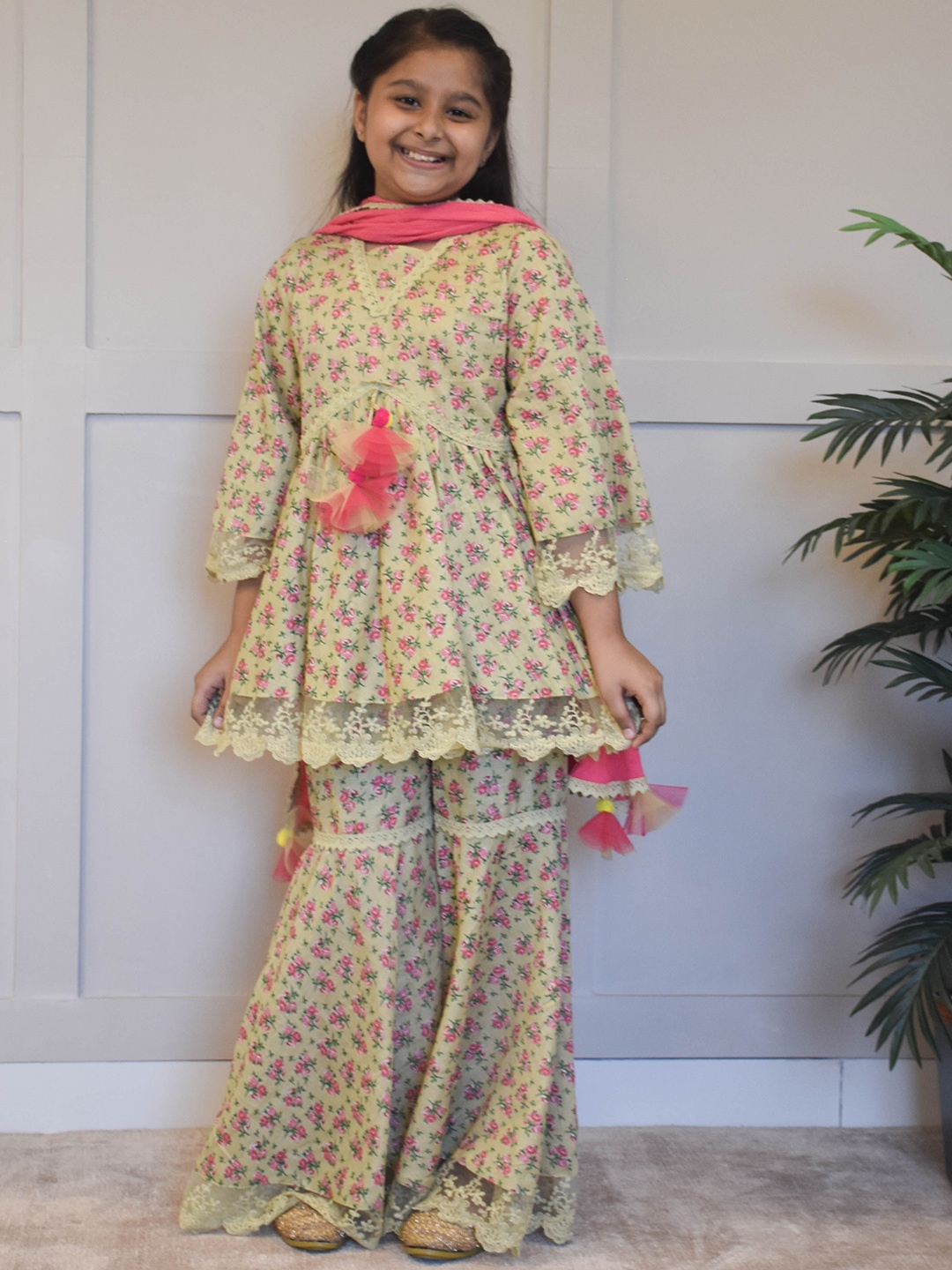 

Fayon Kids Girls Floral Printed Pure Cotton Kurta Wth Sharara & Dupatta, Green