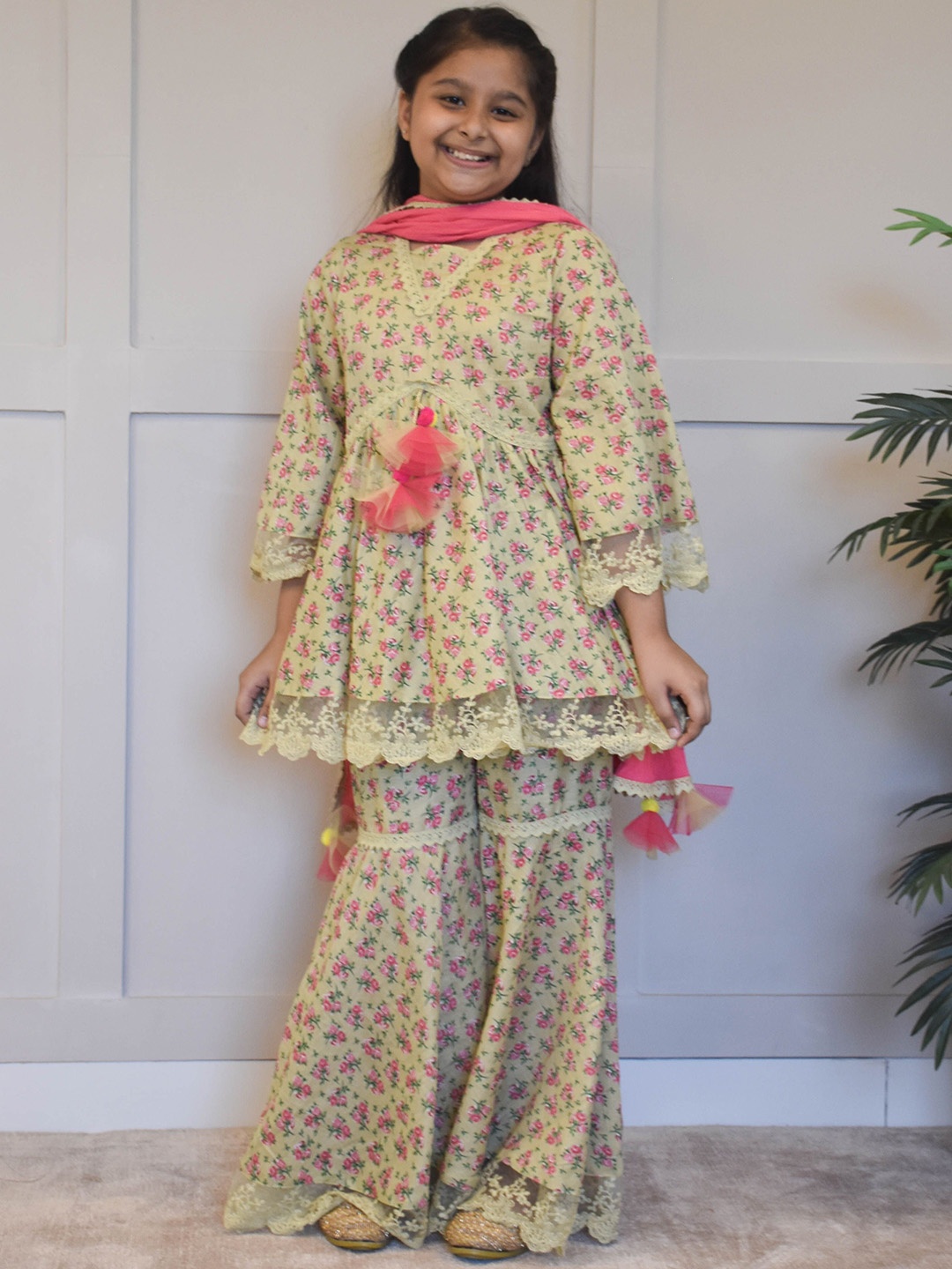 

Fayon Kids Girls Floral Printed Pure Cotton Kurta Wth Sharara & Dupatta, Green
