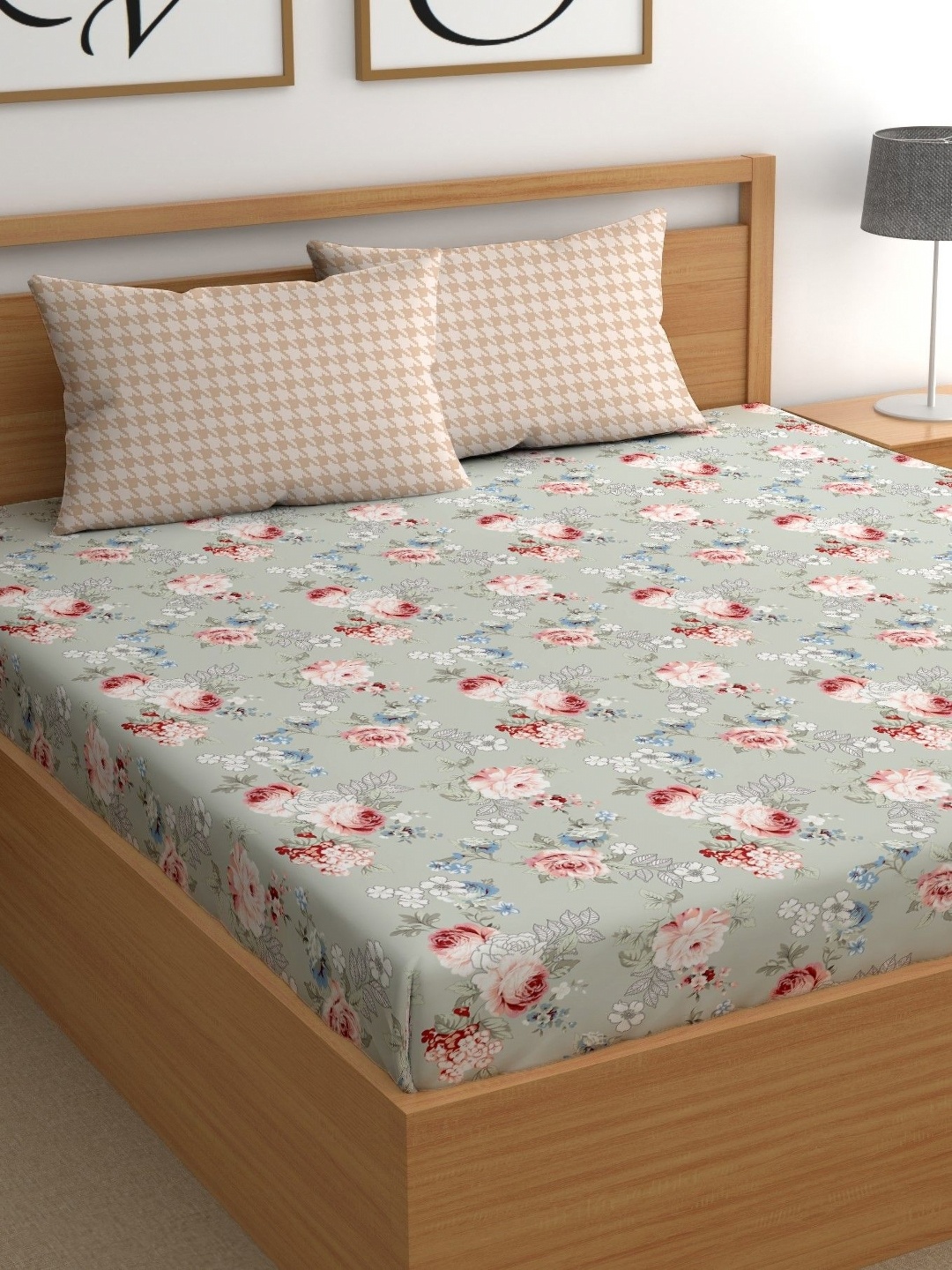 

CHHAVI INDIA Blue & Red Floral Microfiber 210 TC King Bedsheet With 2 Pillow Covers