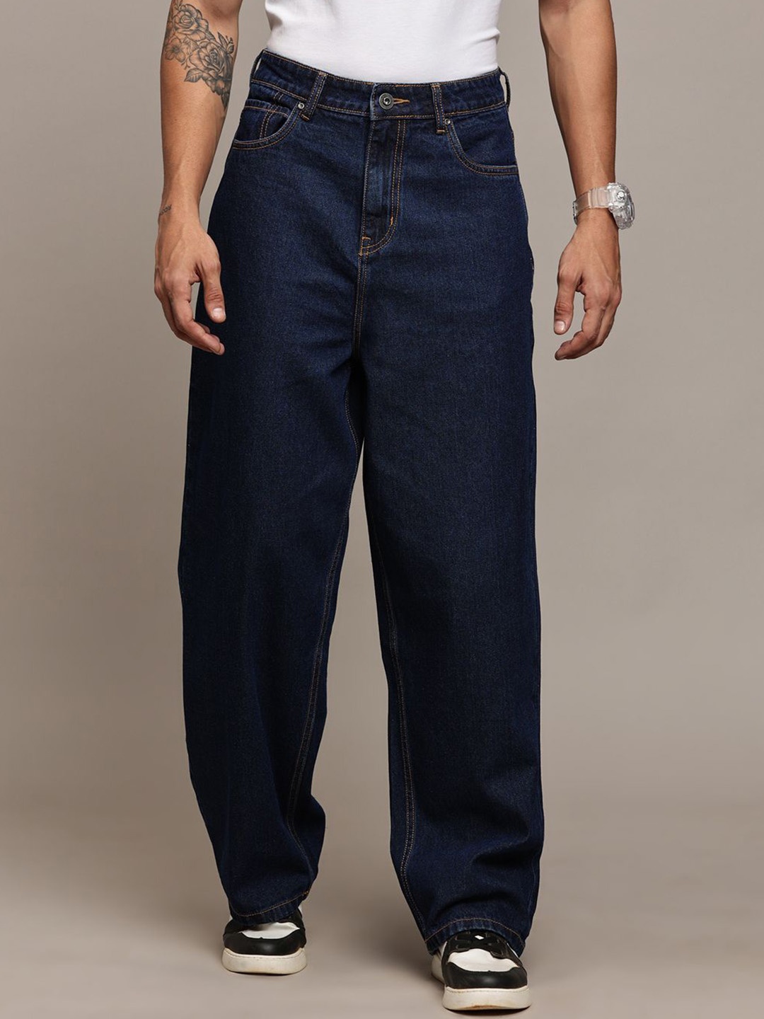 

The Roadster Lifestyle Co. Men Pure Cotton Relaxed-Fit Light Fade Jeans, Blue