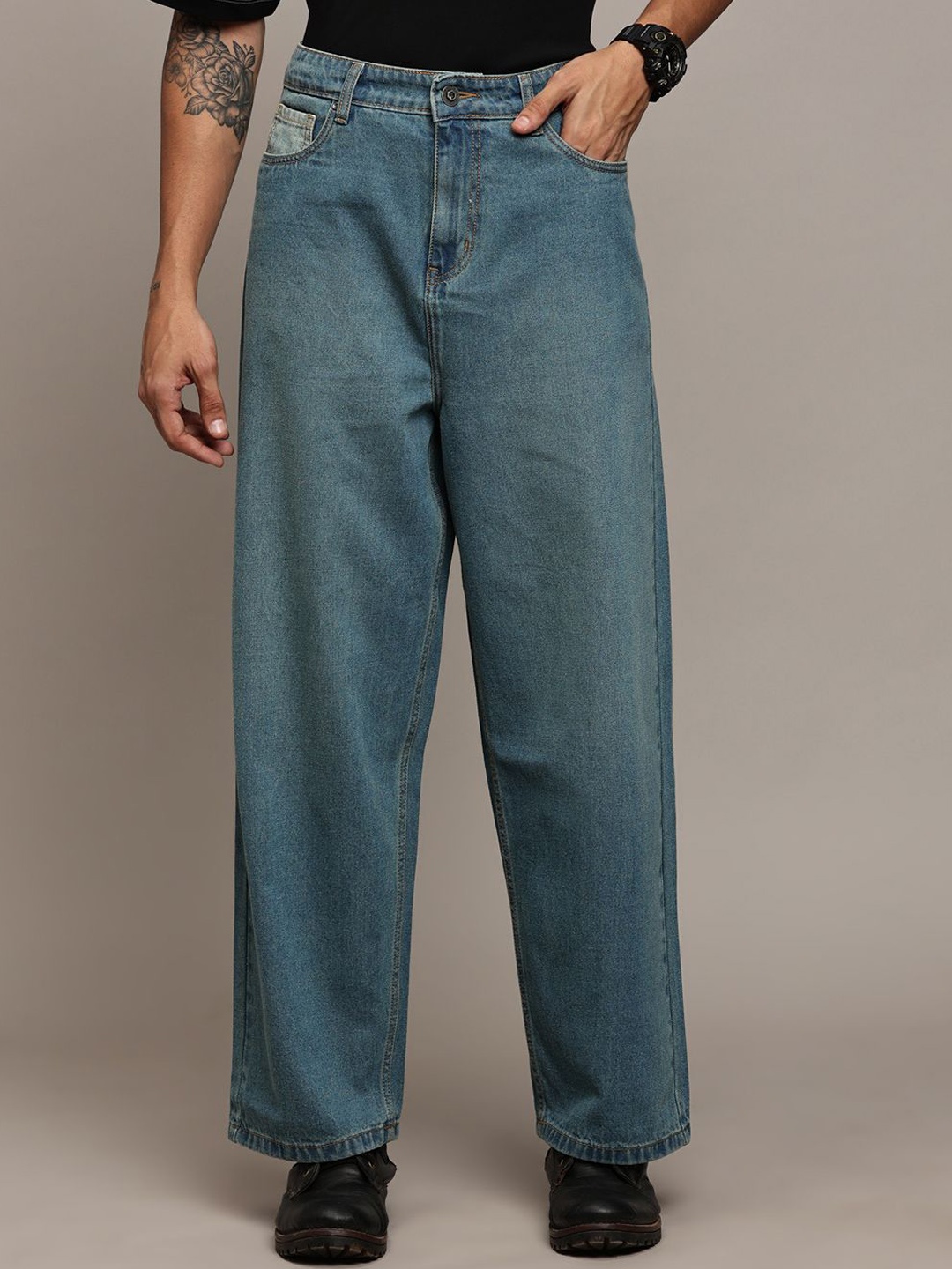 

The Roadster Lifestyle Co. Men Relaxed-Fit Pure-Cotton Light Fade Jeans, Blue