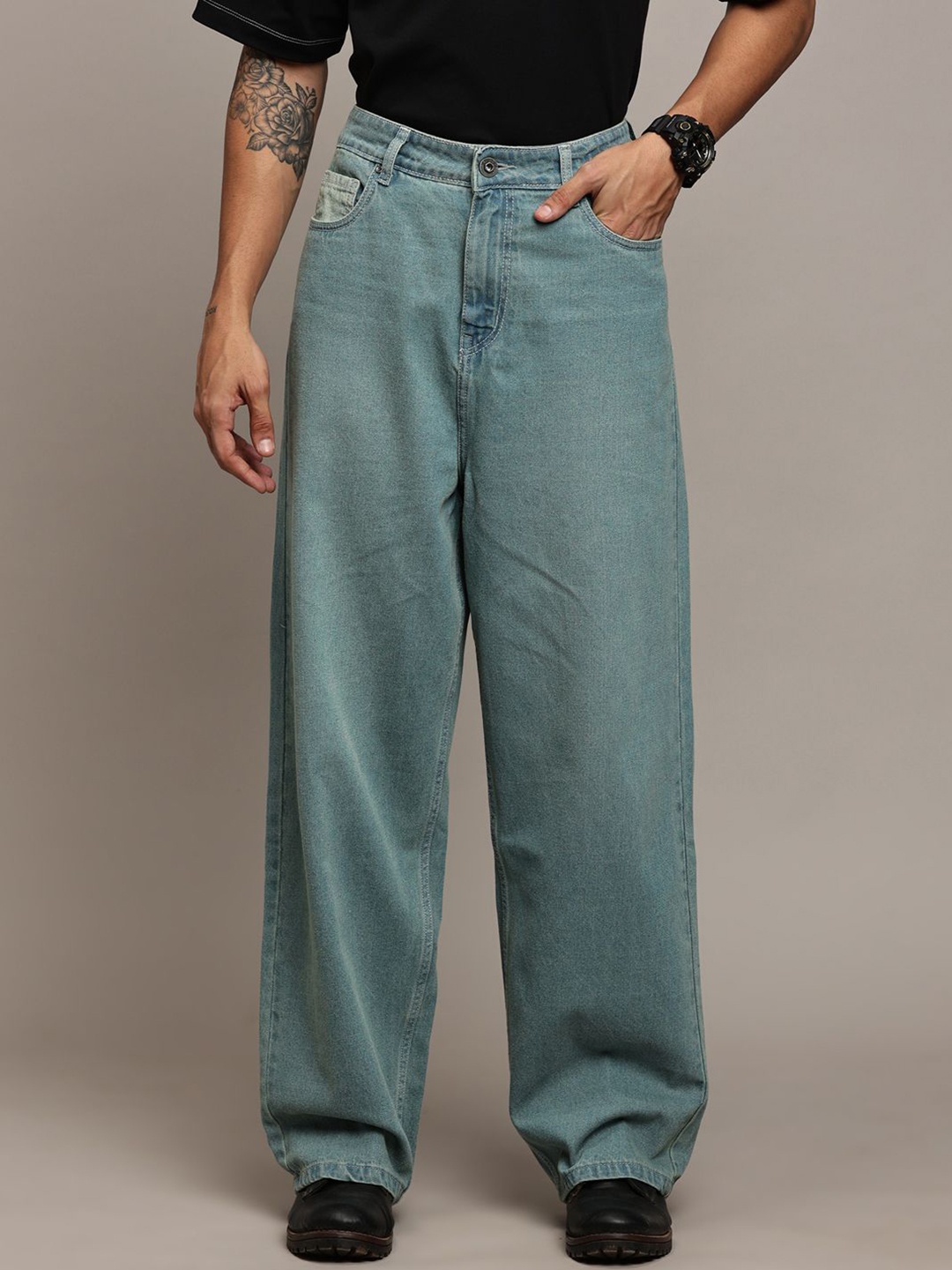 

The Roadster Lifestyle Co. Blue Men Relaxed-Fit Light Fade Pure Cotton Jeans