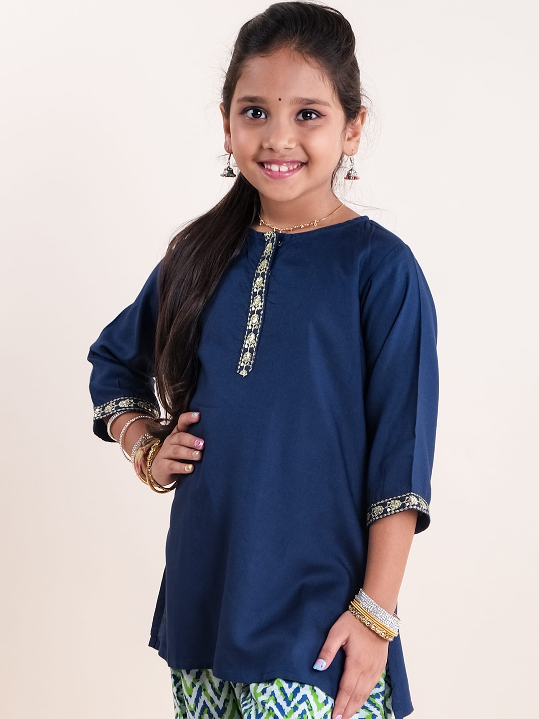 

KiddoPanti Girls Round Neck Sequined Embroidered Straight Kurta, Teal