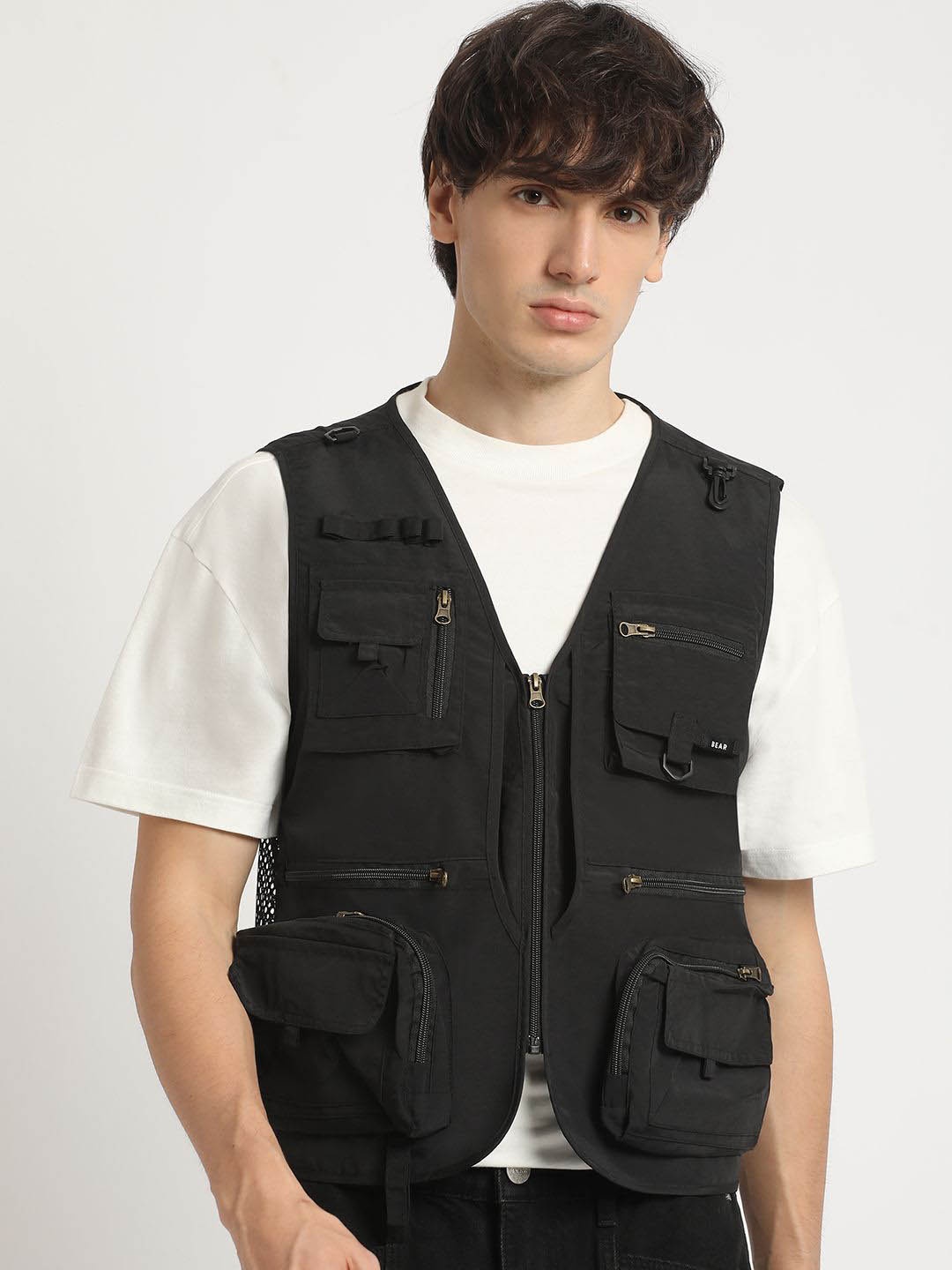 

THE BEAR HOUSE Collarless Sleeveless Utility Tailored Jacket, Black