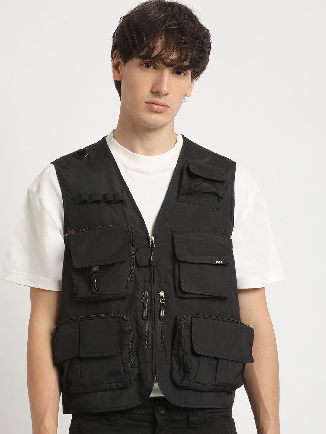 

THE BEAR HOUSE Collarless Sleeveless Utility Tailored Jacket, Black