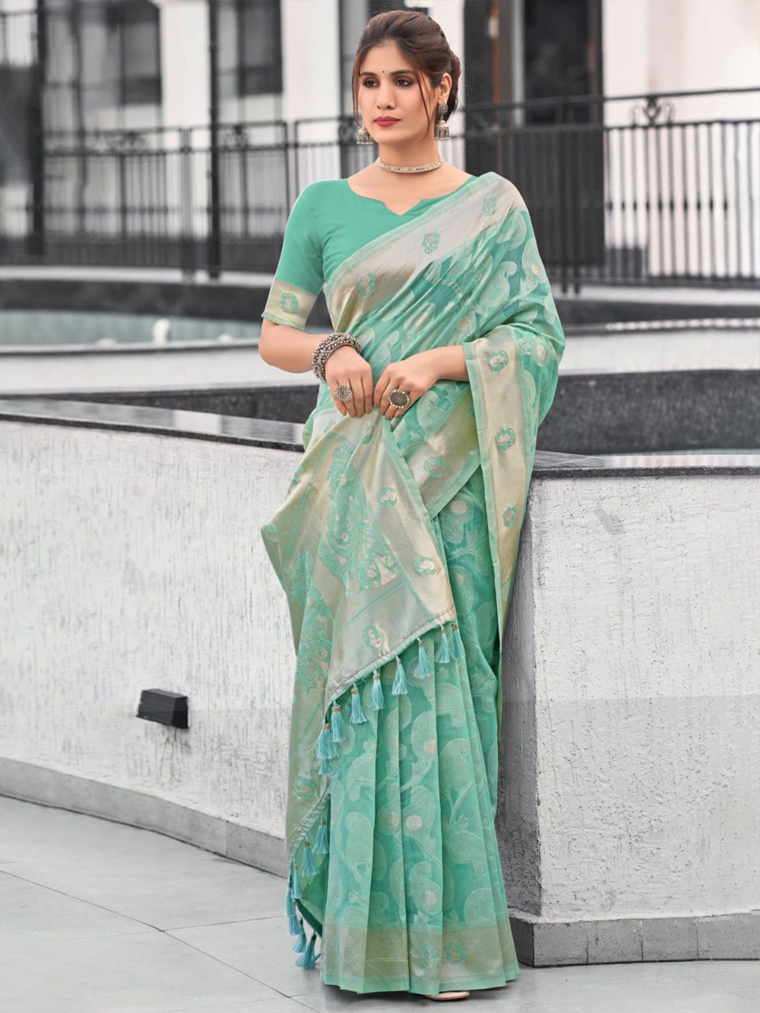 

MySilkLove Woven Design Pure Linen Saree, Green