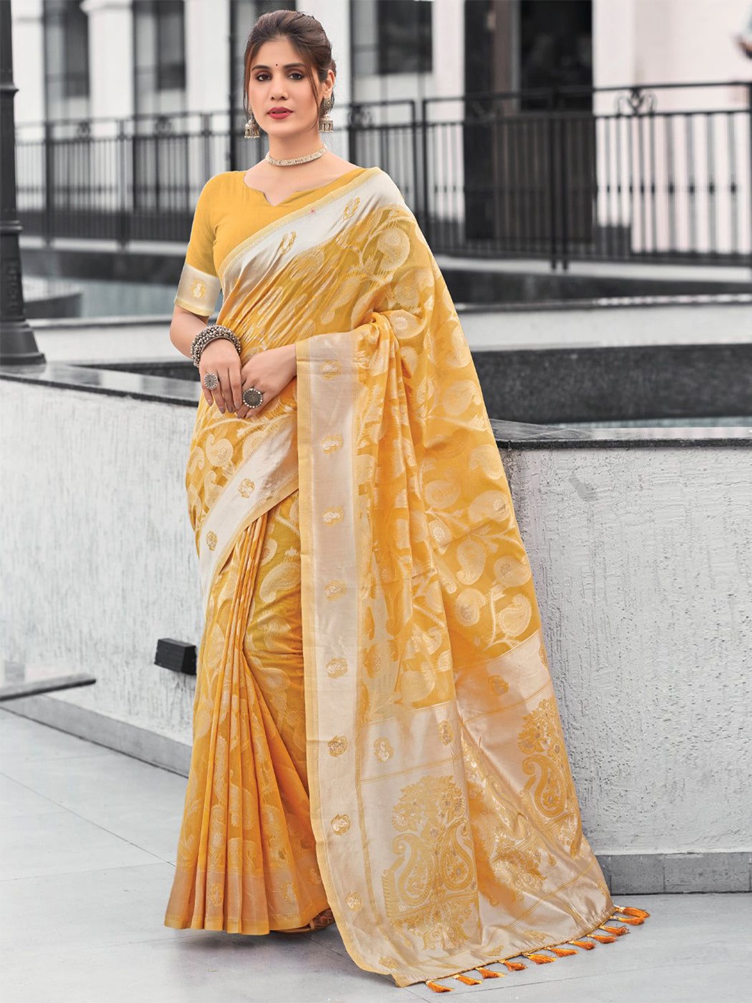 

MySilkLove Woven Design Zari Pure Linen Saree, Yellow