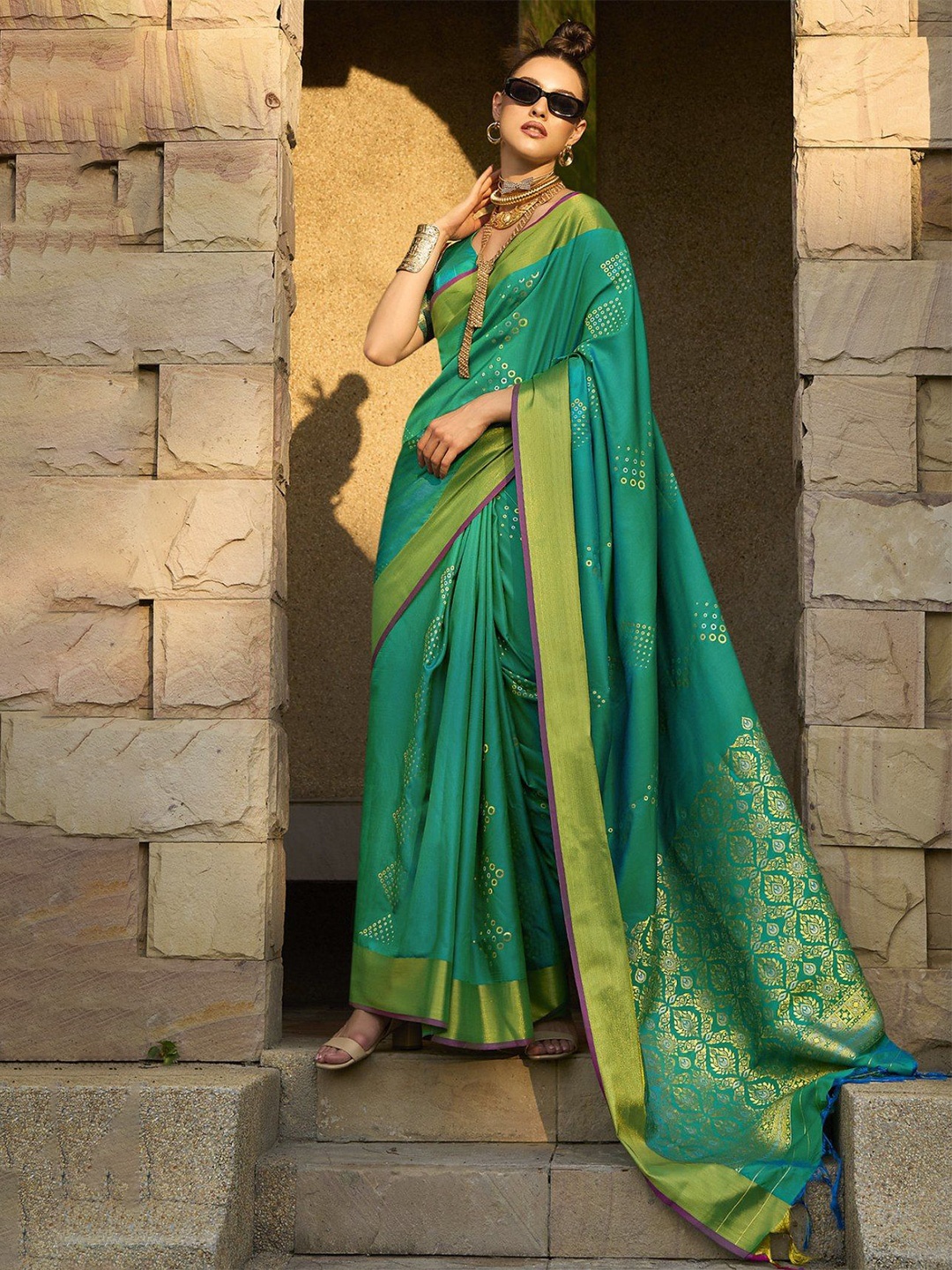 

MySilkLove Woven Design Zari Banarasi Saree, Green
