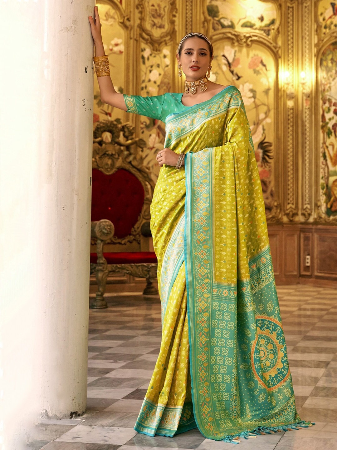 

MySilkLove Woven Design Zari Patola Saree, Green