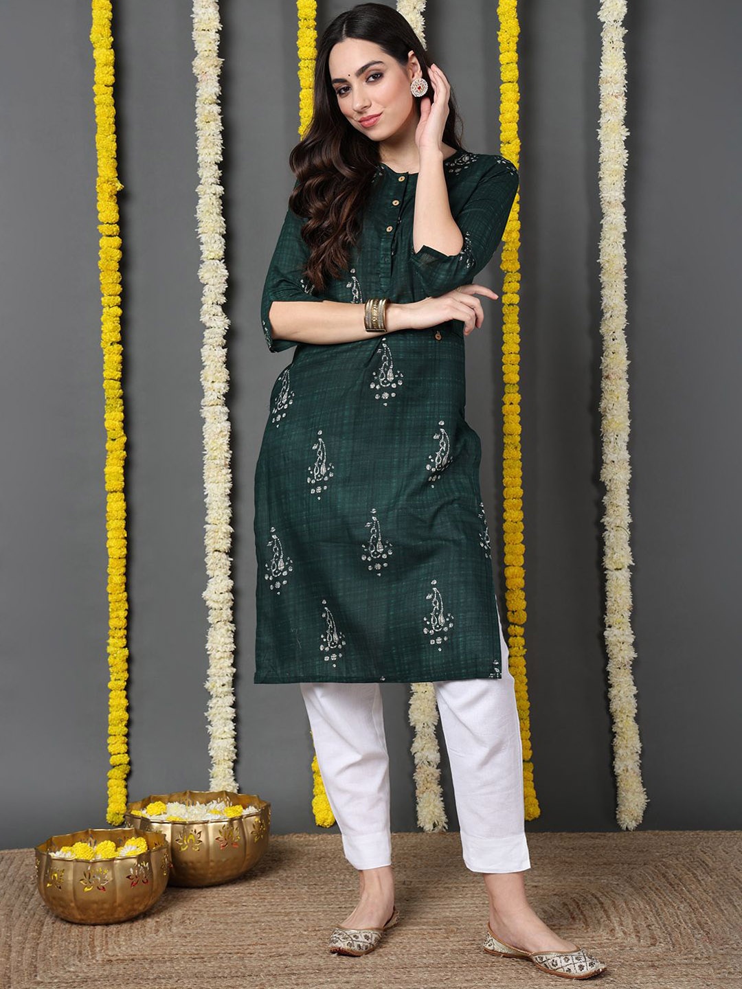 

KALINI Ethnic Motifs Printed Gotta Patti Cotton Kurta, Green