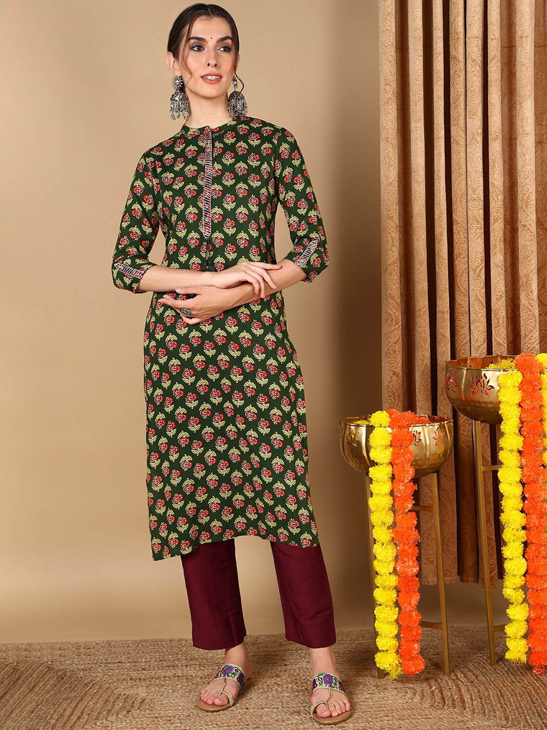 

KALINI Floral Printed Mandarin Collar Roll-Up Sleeves Cotton Straight Kurta, Green