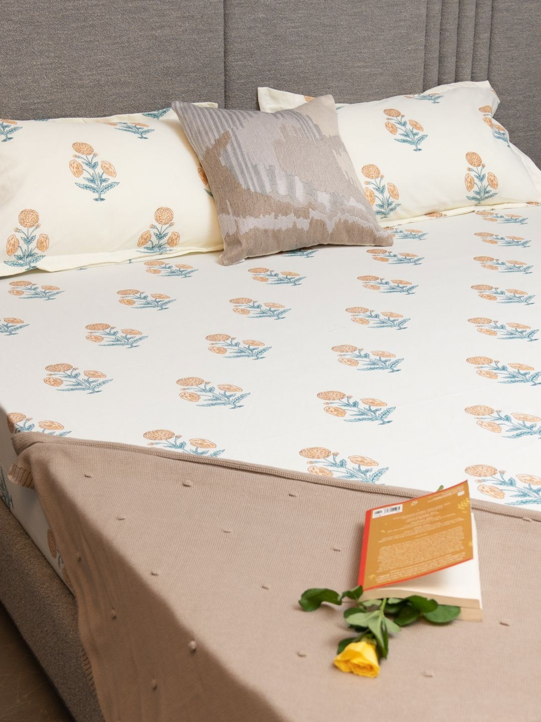 

URBAN SPACE Off White Floral Printed 200 TC Cotton Single Bedsheet With 1 Pillow Cover