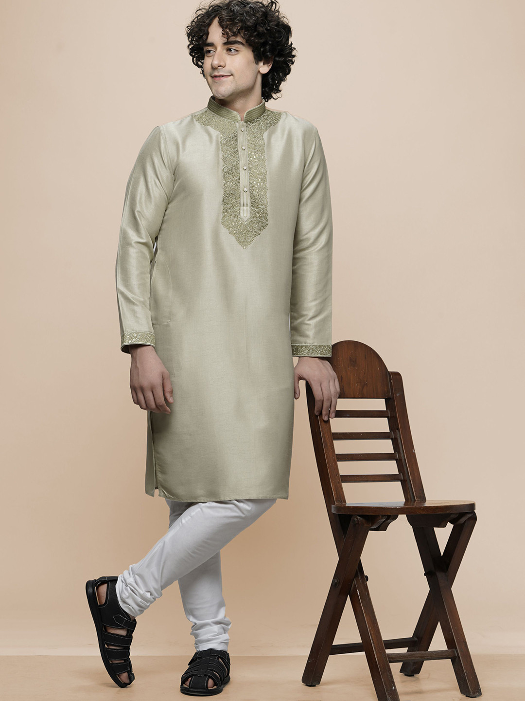 

MAAHI FABS Mandarin Collar Long Sleeves Sequined Embroidered Straight Kurta, Green