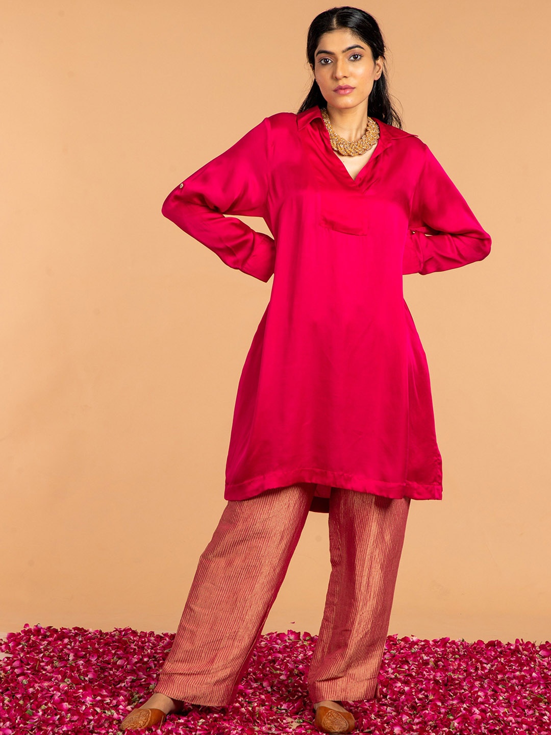 

VASSTRAM Shirt Collar Roll-Up Sleeves Satin A-Line Kurta, Magenta