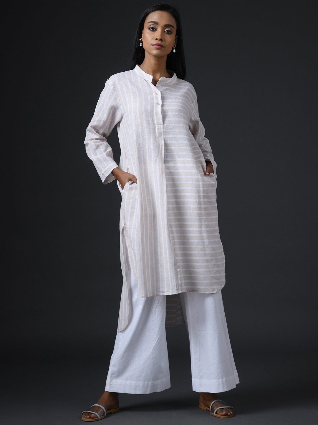 

VASSTRAM Striped Mandarin Collar Roll-Up Sleeves Cotton Straight Kurta, Beige