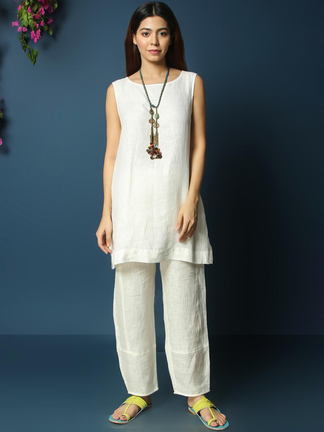 

VASSTRAM Round Neck Sleeveless Linen Tunic, Off white
