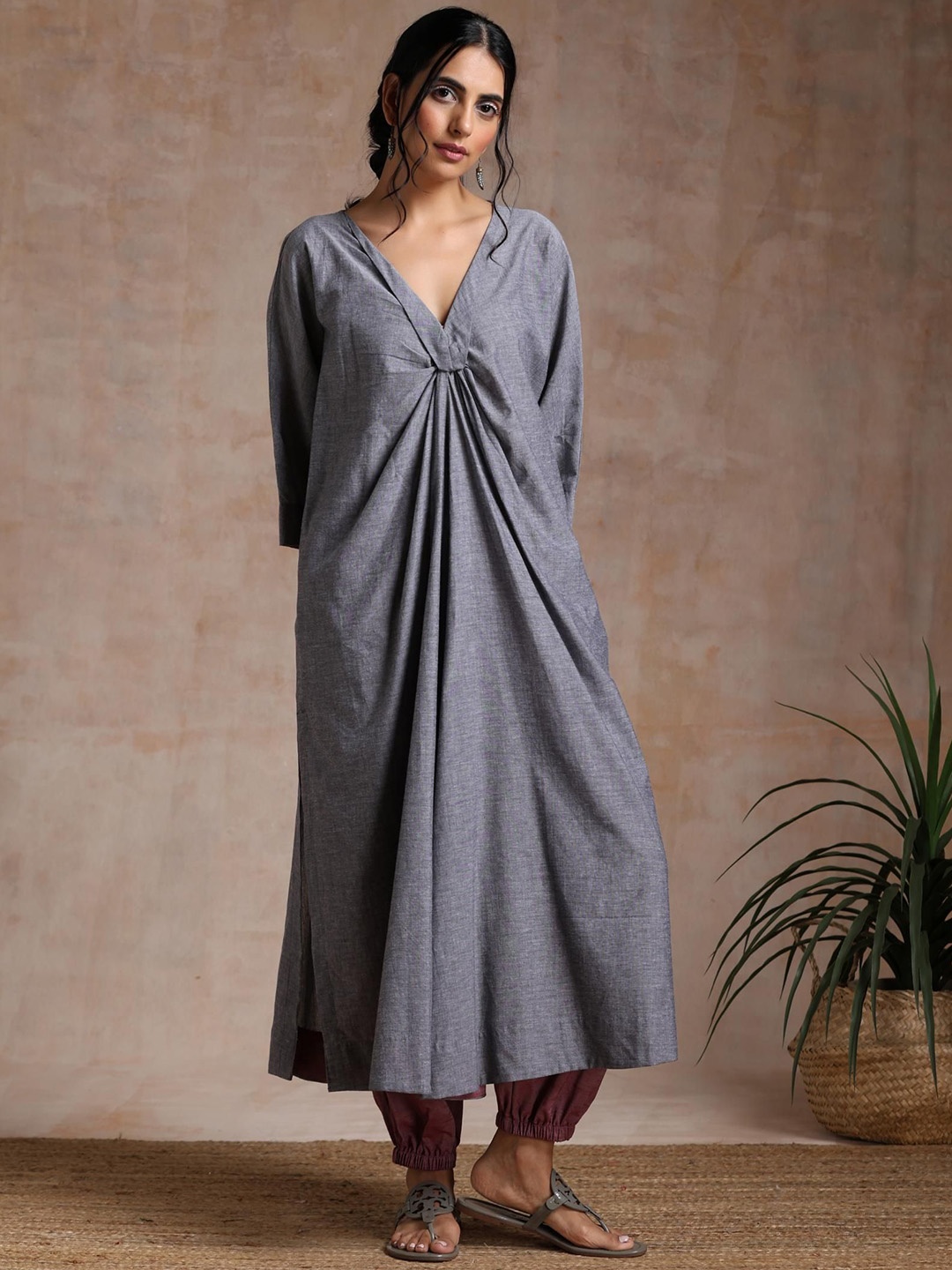 

VASSTRAM V-Neck Cotton Pleated A-Line Kurta, Grey