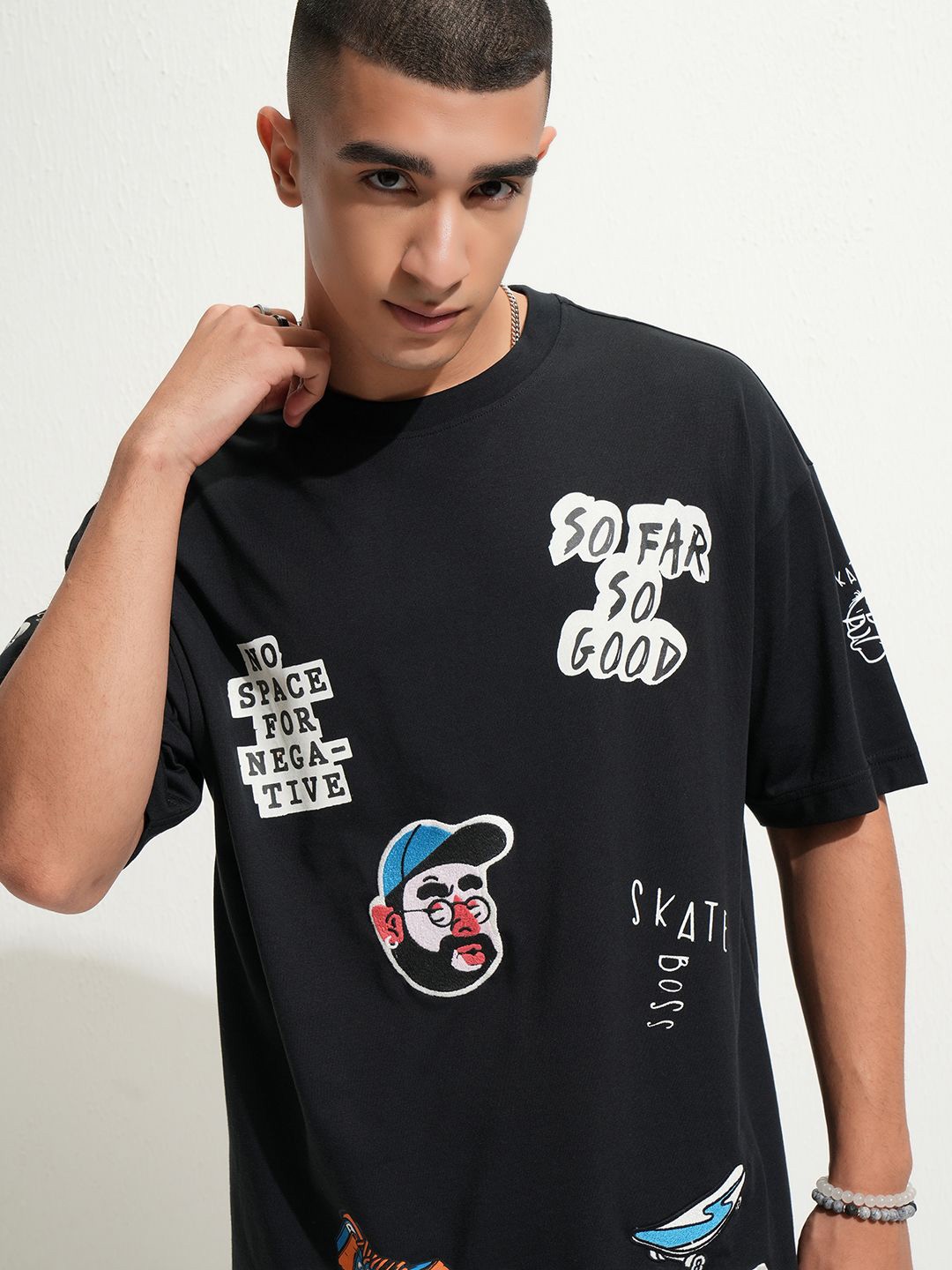 

HIGHLANDER Typography Printed Drop Shoulder Oversized T-shirt, Black