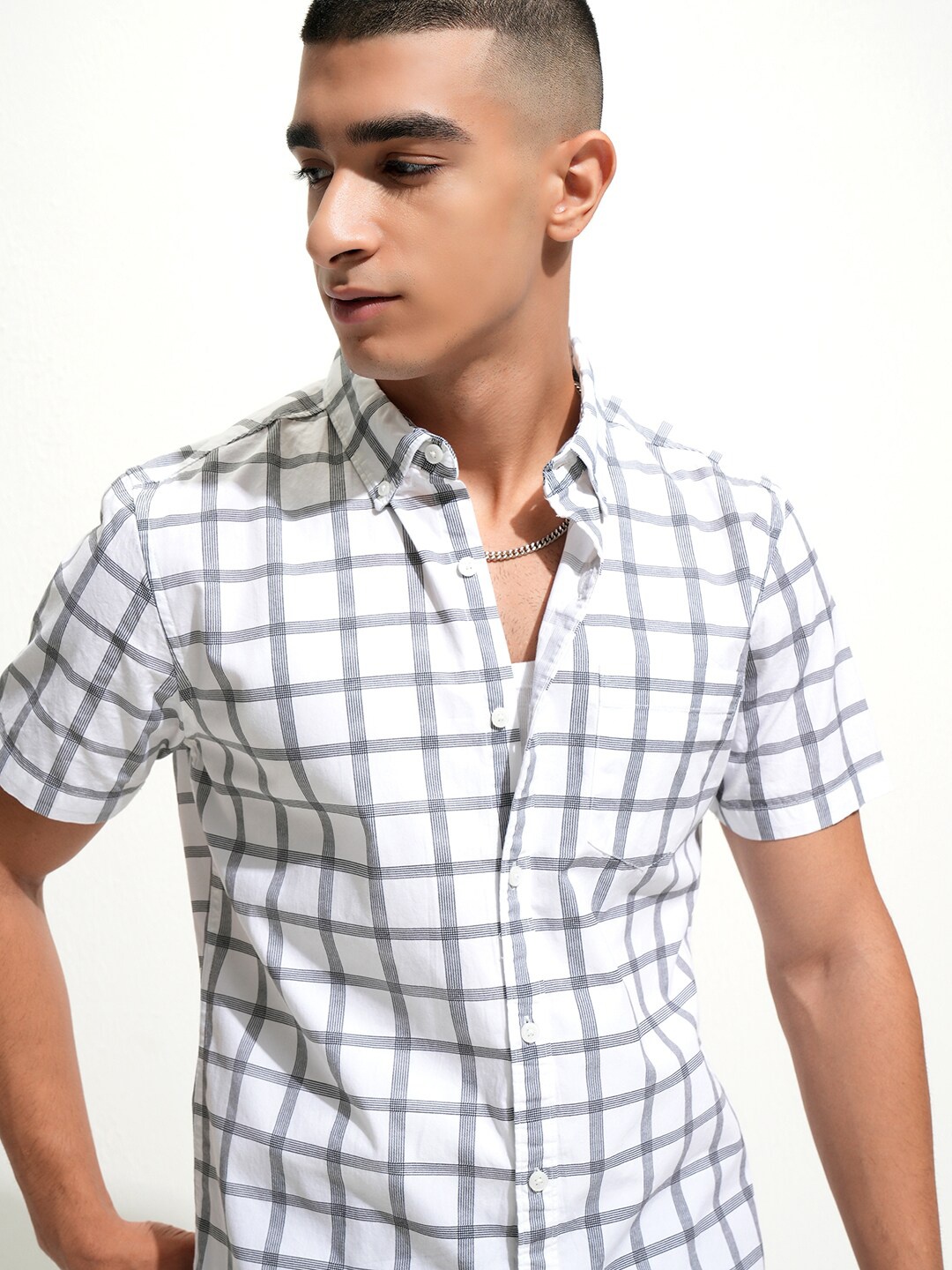 

HIGHLANDER Men Printed Checked Button Down Collar Casual Shirt, White