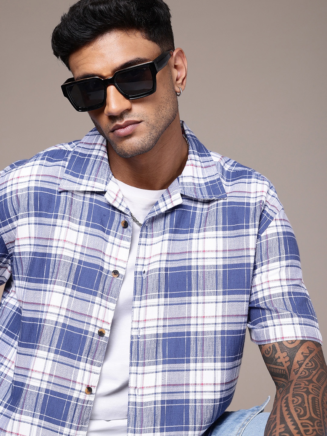 

Roadster Men Checked Oversized Casual Shirt, White