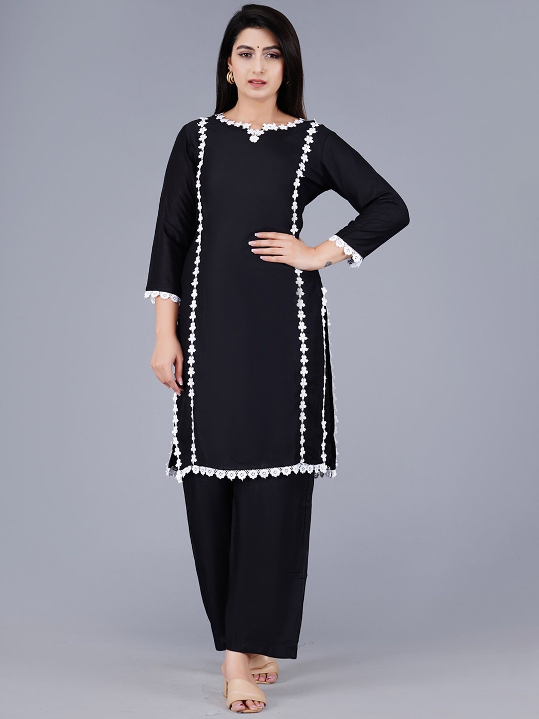 

ao services Laced Panelled Side Slits Straight Kurta with Palazzos, Black