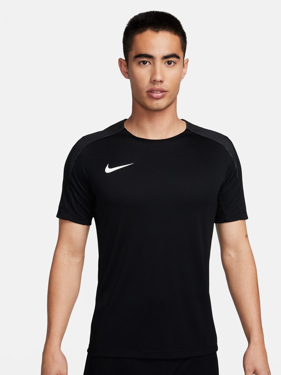 

Nike Strike Men Dri-FIT Short-Sleeve Football T-shirt, Black