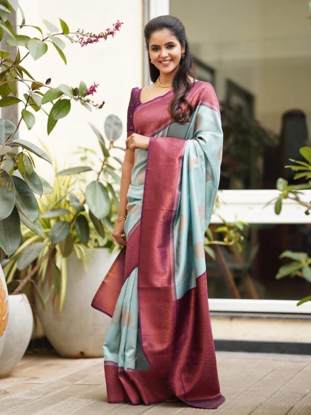 

KALINI Woven Design Zari Pure Silk Banarasi Saree, Sea green