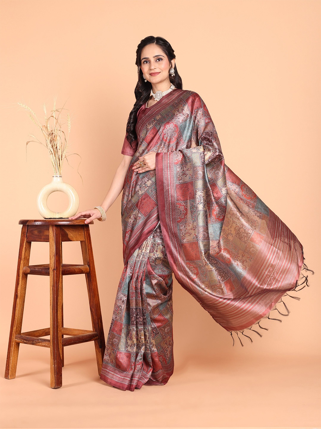 

KAZIA Floral Printed Ready to Wear Saree, Red