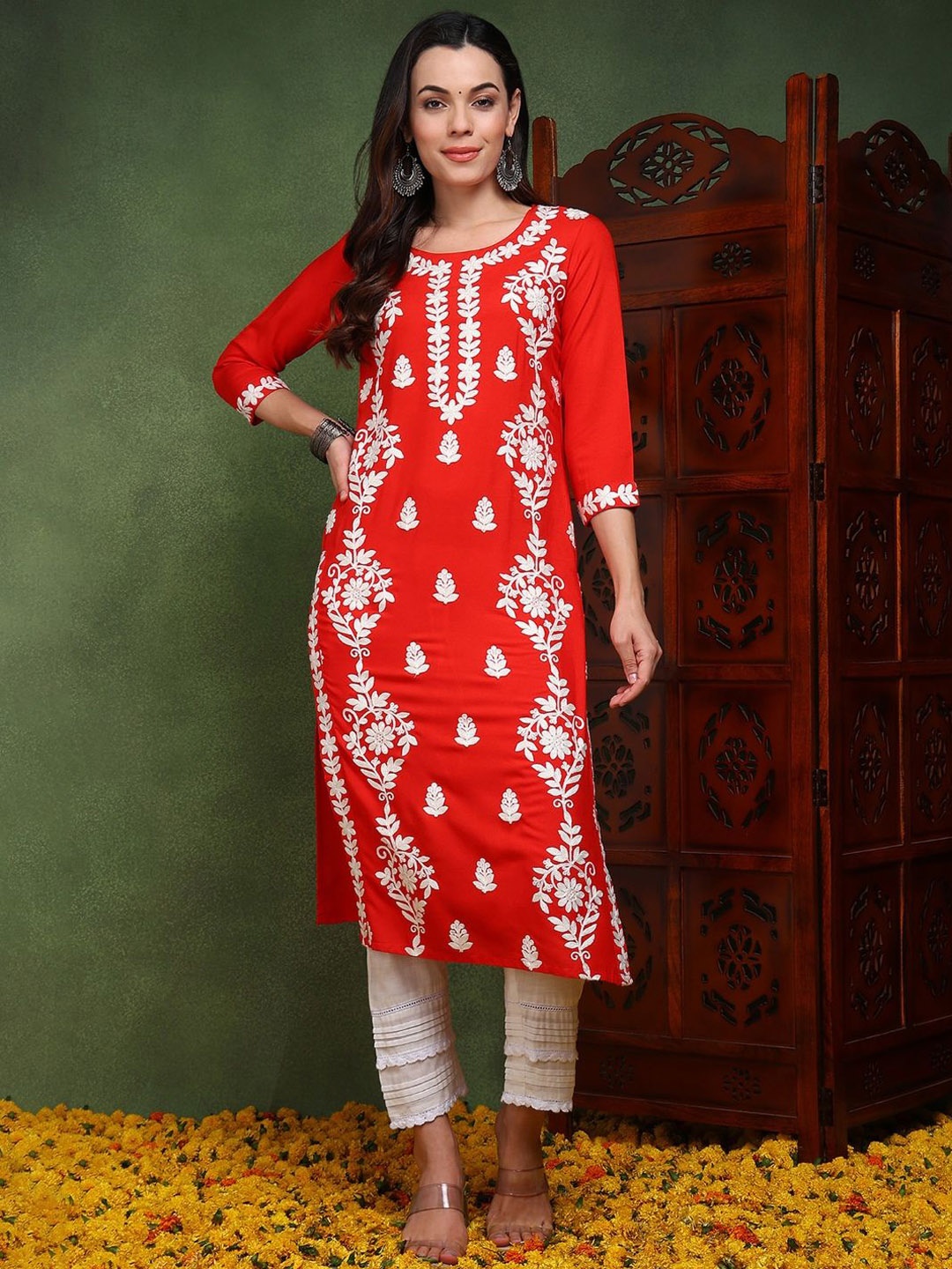 

AHIKA Floral Embroidered Notch Neck Chikankari Straight Kurta, Red