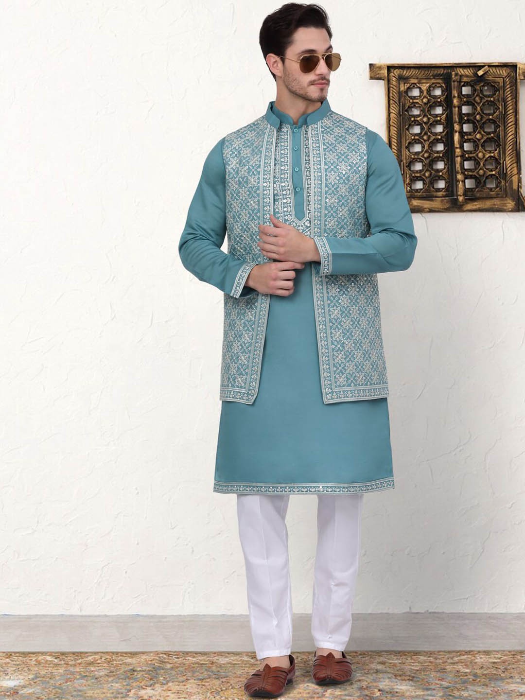 

Jompers Embroidered Mandarin Collar Chikankari Straight Kurta With Pyjamas & Waistcoat, Blue