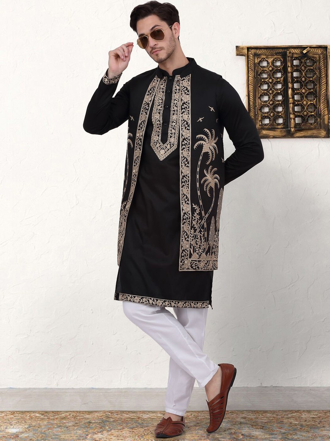 

Jompers Embroidered Mandarin Collar Straight Chikankari Kurta With Pyjamas & Waistcoat, Black