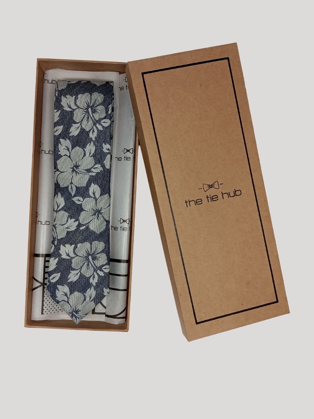 

The Tie Hub Men Floral Woven Design Silk Broad Tie, Navy blue