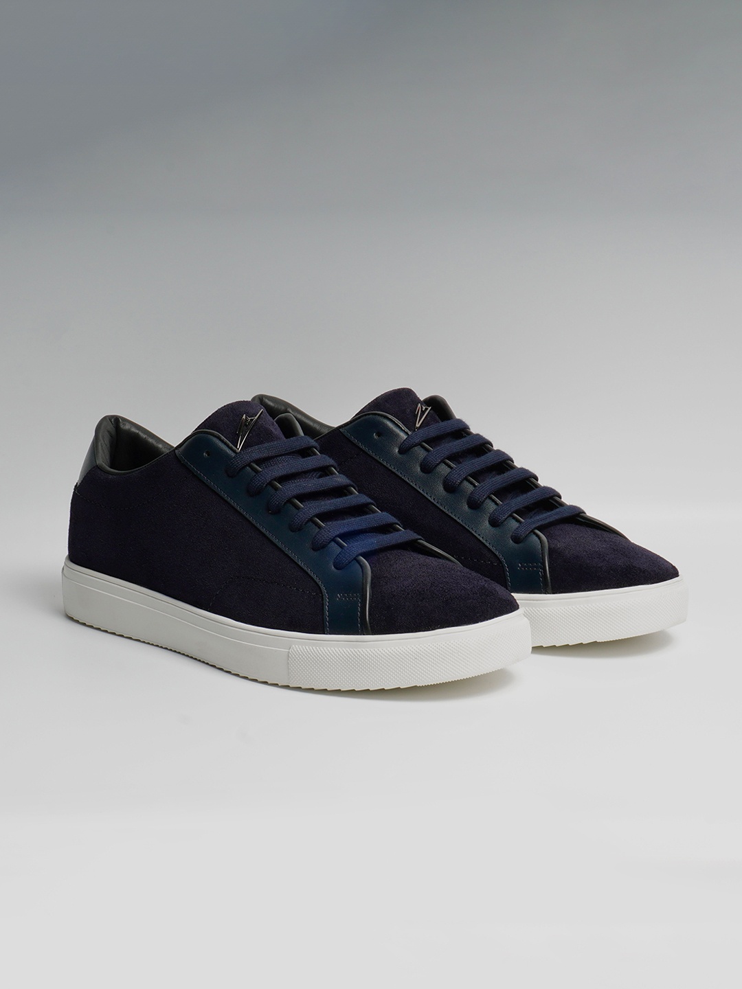 

ZEESH Men Colourblocked Leather Flatforms, Navy blue