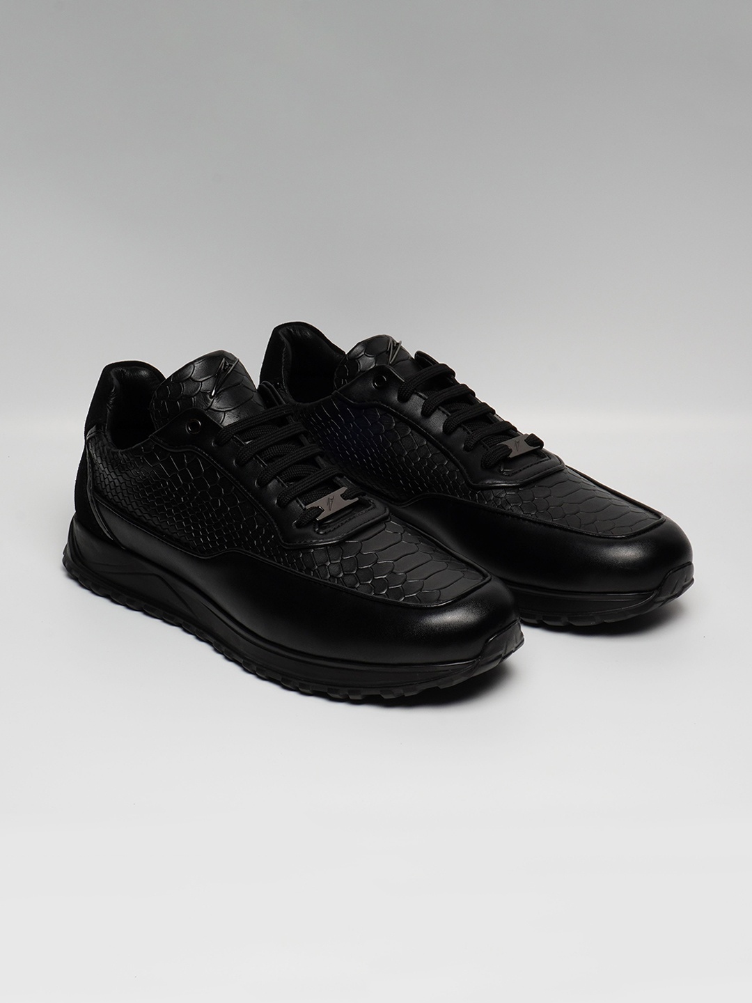 

ZEESH Men Leather Sneakers, Black