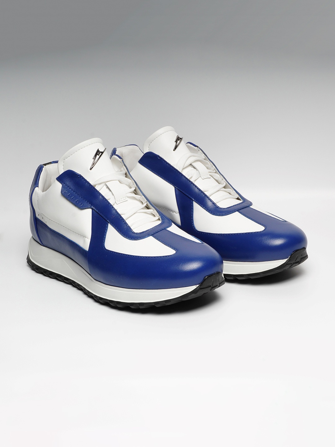 

ZEESH Men Textured Leather Sneakers, Blue