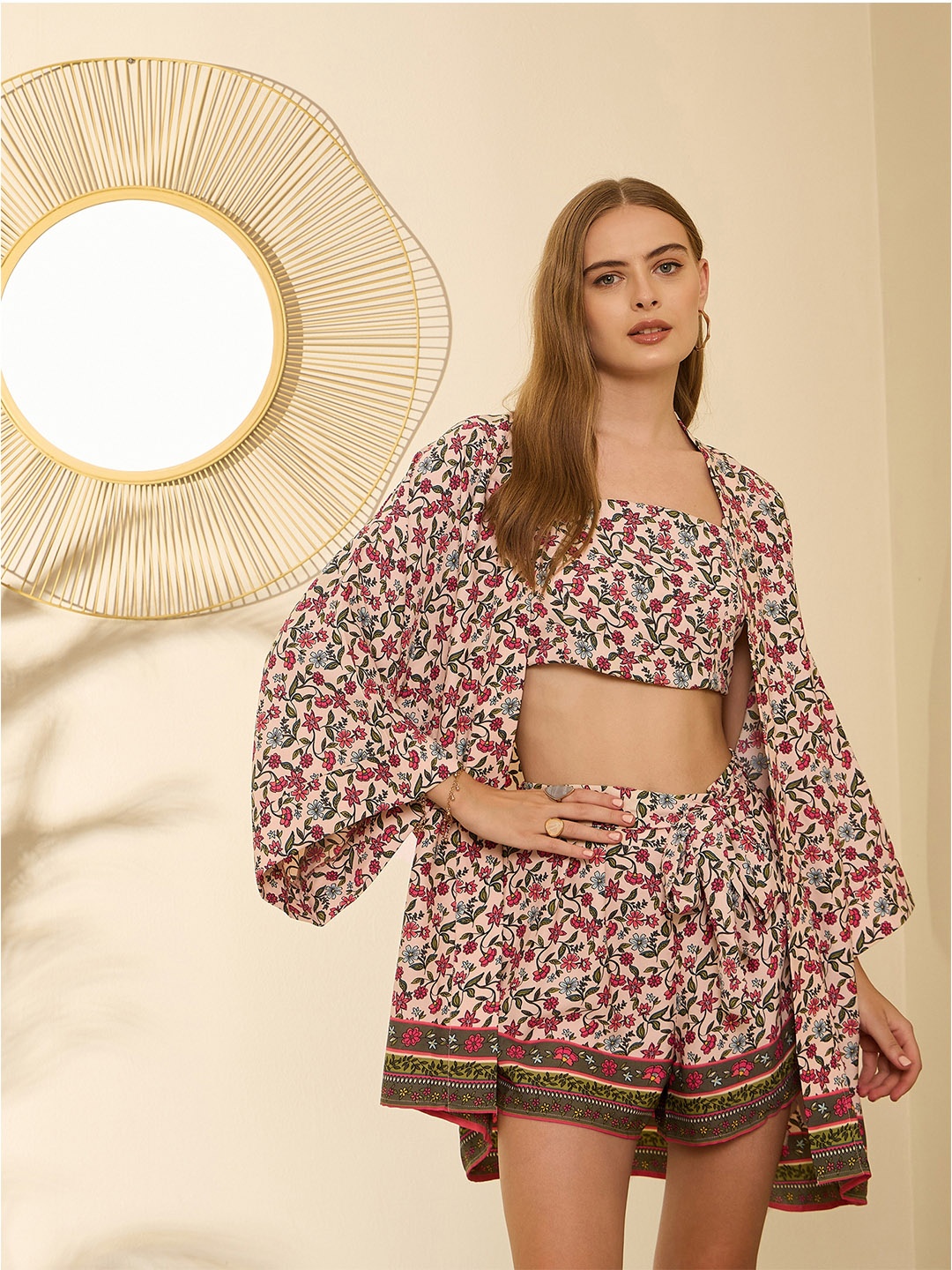 

Berrylush Pink Floral Printed Shoulder Straps Casual Crop Top With Short & Shrug