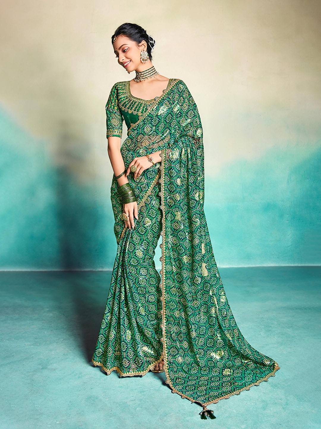 

ALAGINI Ethnic Motifs Embroidered Pure Georgette Saree, Green
